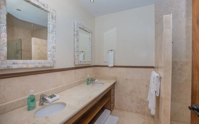 Pristine Bay 1003 3 Bedroom Home by RedAwning