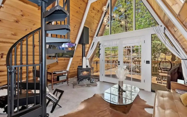 Acute A-frame Cabin w WiFi