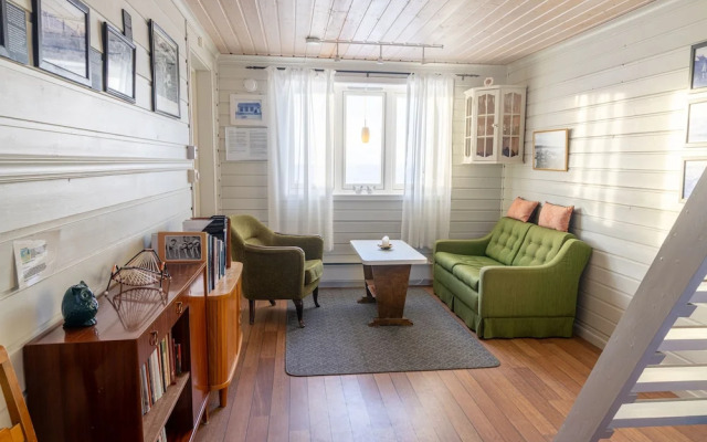 Ekker Island Arctic Lodge