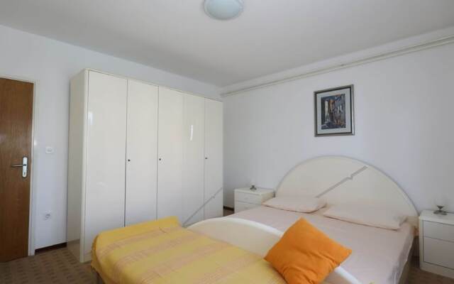 Comfortable Apartment With Terrace Near the Beach