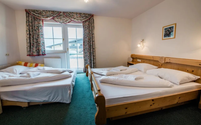 Hotel Rothirsch by Skinetworks