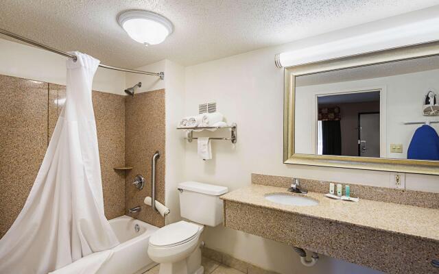 Quality Inn & Suites Greenville - Haywood Mall