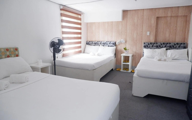 OYO 492 Sunset View Ridge Residences
