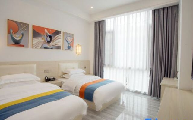 Wood House Fashion Hotel