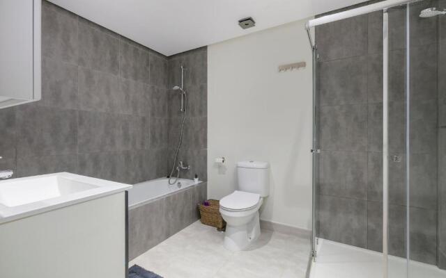 FIVE STAR 3 bedroom Apt in ideal location - RDR237