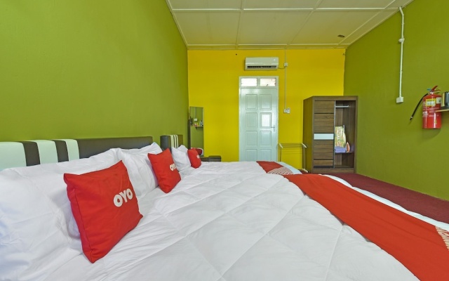 Bari Beach Resort by OYO Rooms – Guest Rooms – Setiu
