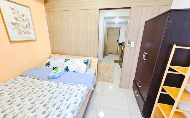 Budget Staycation MOA WiFi Smart TV
