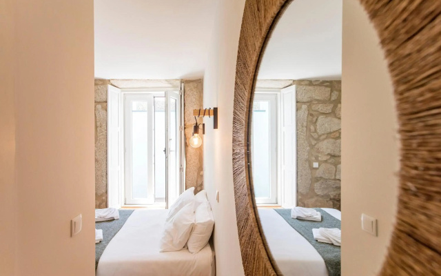 Central Studio w/ Pool, AC & Patio by LovelyStay