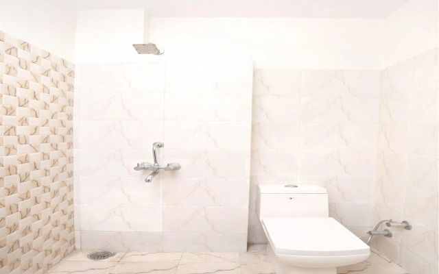 Hotel Grand M Lajjo By OYO Rooms