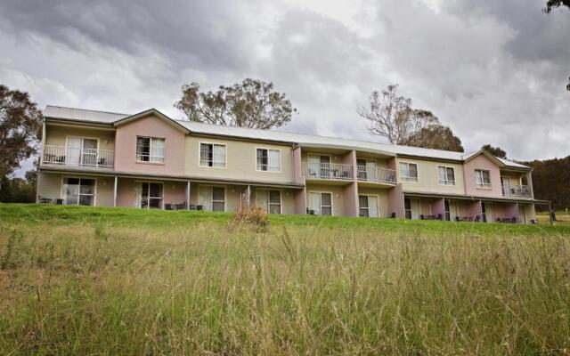 BATHURST GOLDFIELDS MOTEL at 428 CONROD STRAIGHT MOUNT PANORAMA