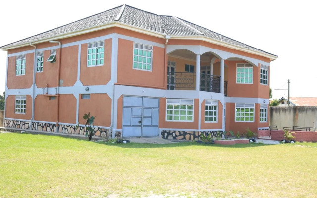 A & J Holiday Suites