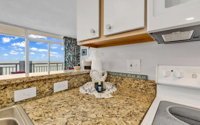 2BR Condo with Ocean View