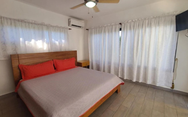 Bachelor s Heaven - Private and Spacious