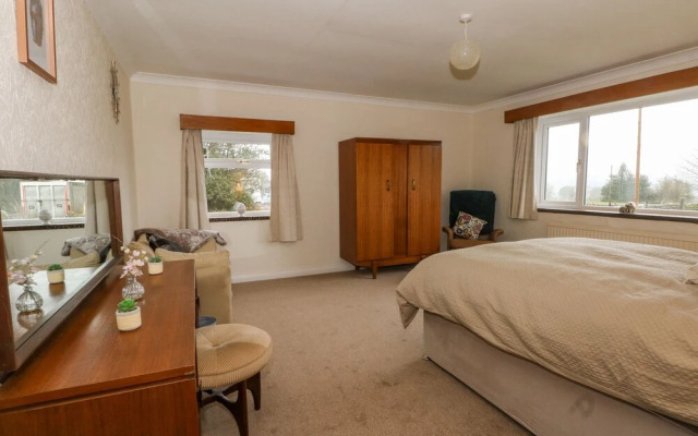 Hawksbridge Bungalow