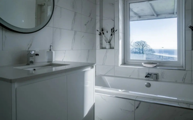 Sunrise - 5 Bedroom Home - Pendine