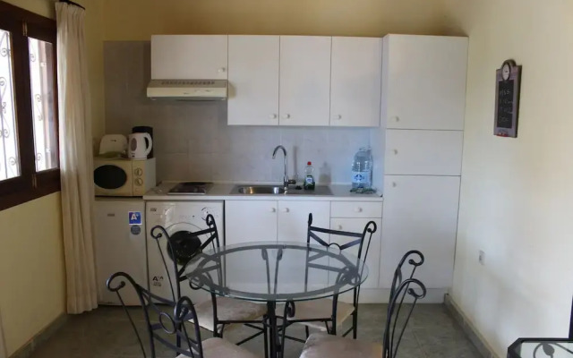 Rustic 1-bed Bungalow in Parque Holandés