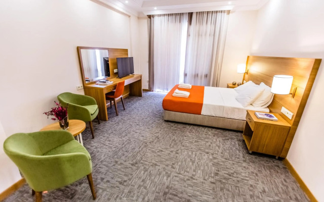 Club Marma Hotel
