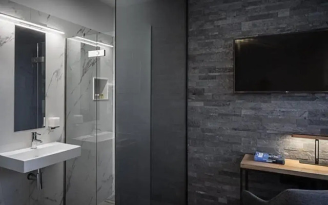 Home & Work Apartments