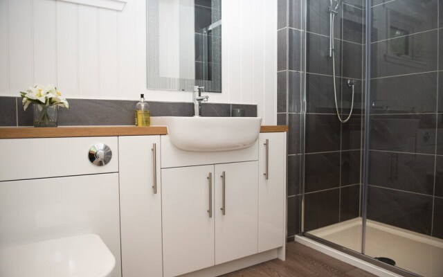 Super King Lodge-sleeps 2-hottub-sea View