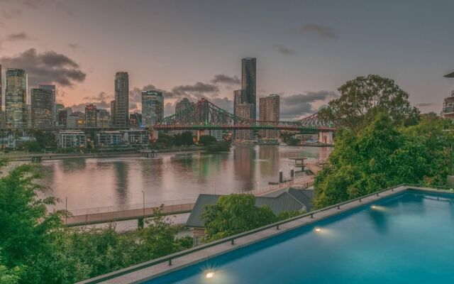 Riverfront In New Farm And Brisbane