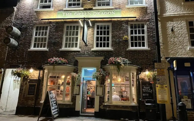 OYO The Green Dragon