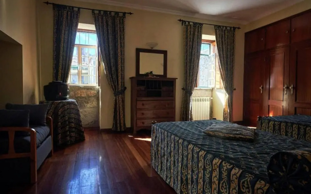 2Br Serra da Estrela Escape-cheese & Wine, Parking