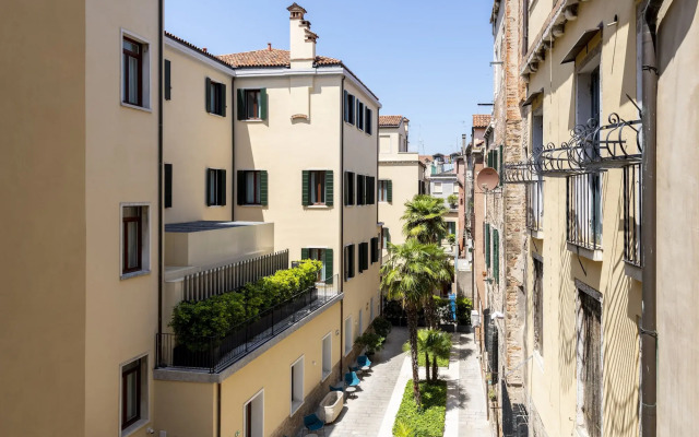 H10 Palazzo Canova