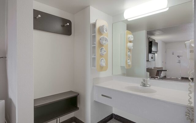 Motel 6 - High Point