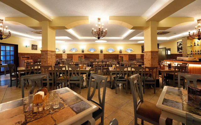 Cross Roads Inn