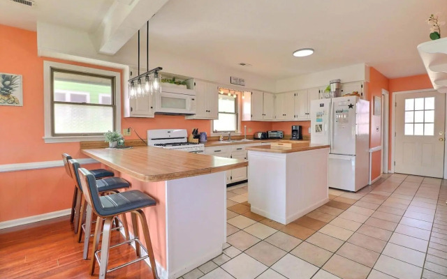 6129 Lady Jane Semi-Oceanfront