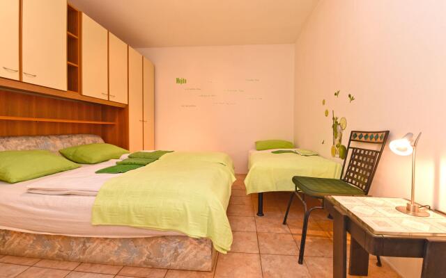 Apartment 1562