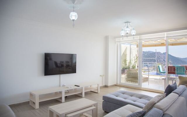 Villa Royal 1 by Akdenizvillam