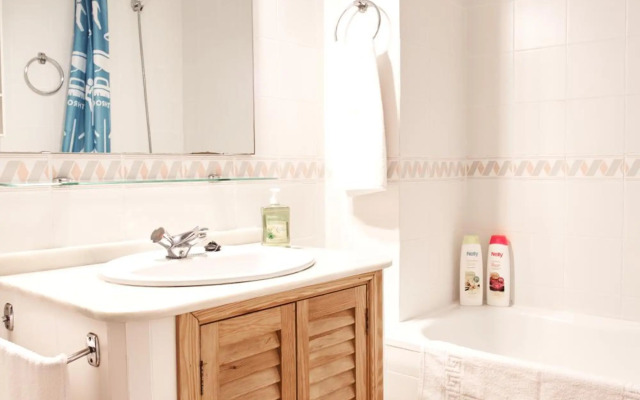 Pureza Oasis by Valcambre