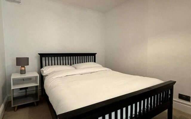 Quaint 1BD Flat 5 Mins From Emirates Stadium!