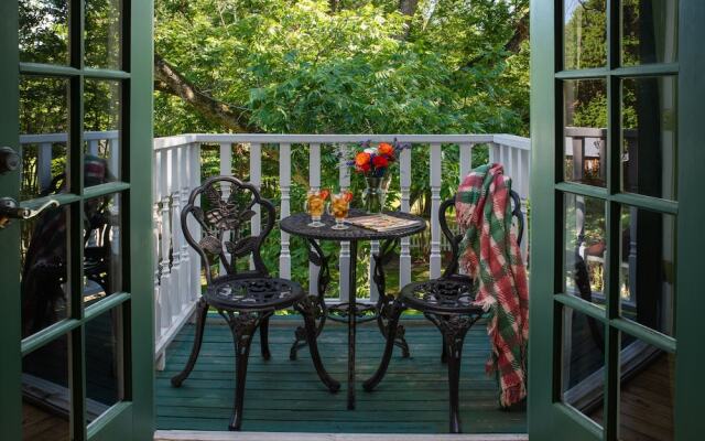 White Oak Manor Bed & Breakfast