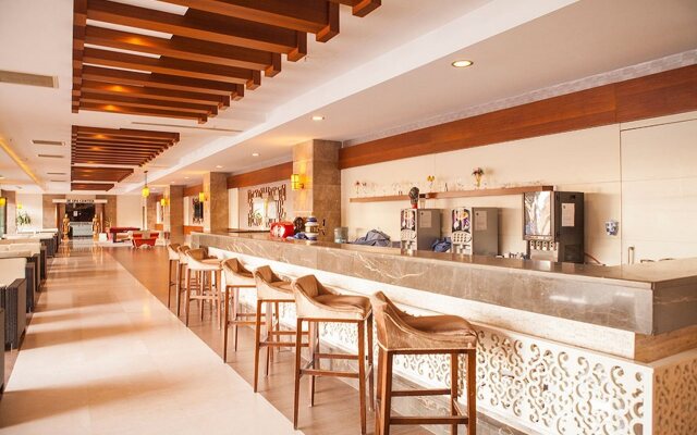 Side Aluna Hotel