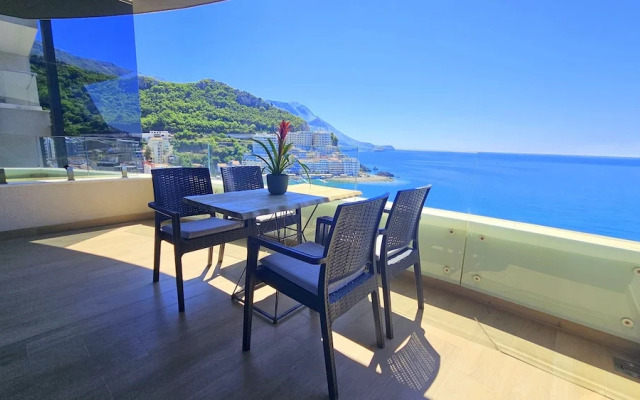 Royalis Suites