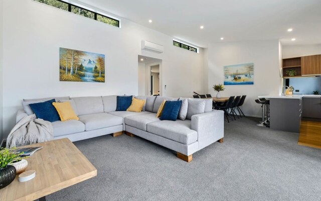 Bright, Modern, Plush - Brand New Townhouse