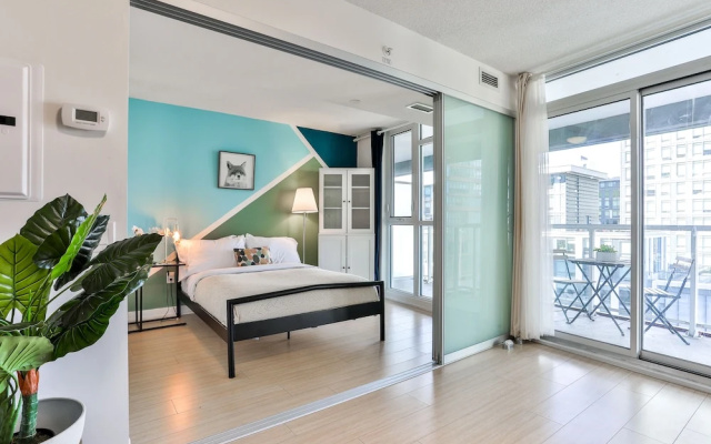 Cityplace 1B Lux Condo Lakeside Skydome Mtcc