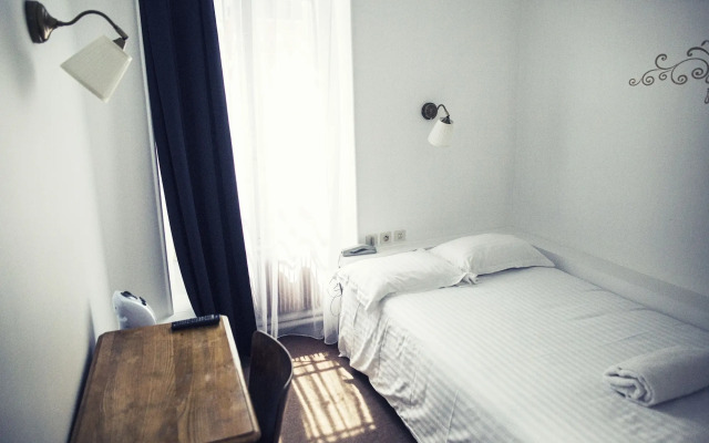 The Old Hotel Ravel
