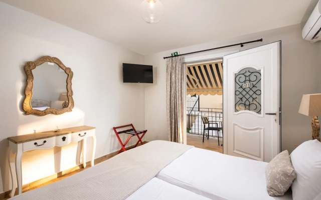 Thomatos Apartments Lourdas Beach