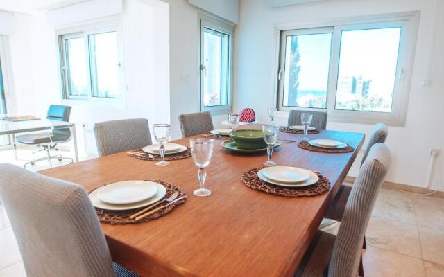 Amathus suite with sea view