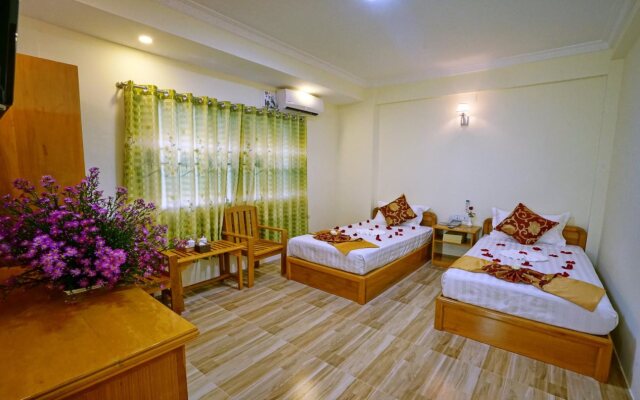 Moon Light Hotel