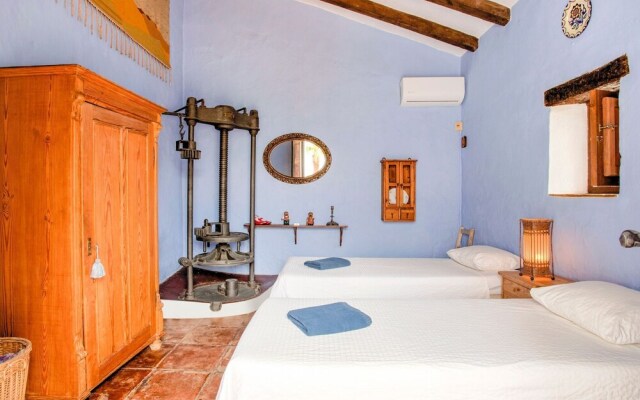 Completely Restored Beautiful 250-year-old Authentic Farm