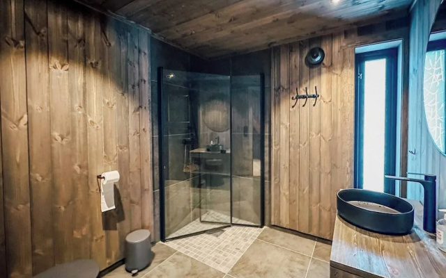 Modern Mountain Cabin - 3 Bedrooms - Sleeps 7
