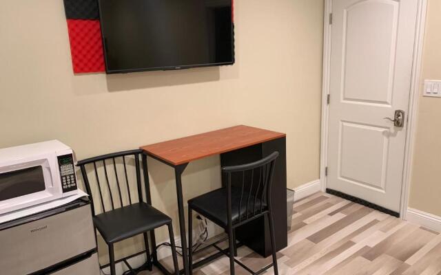 Lovely Room in Private House near Disneyland