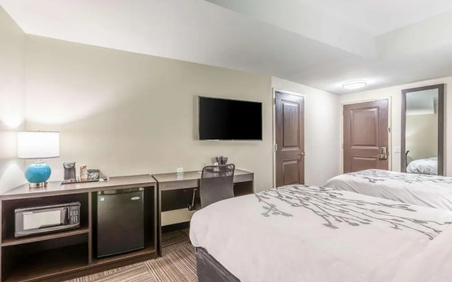 Van Wyck Hotel & Suites Near JFK Airport