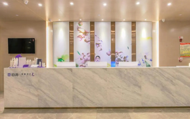 Lavande Hotel Wuxue Kanjiang Avenue