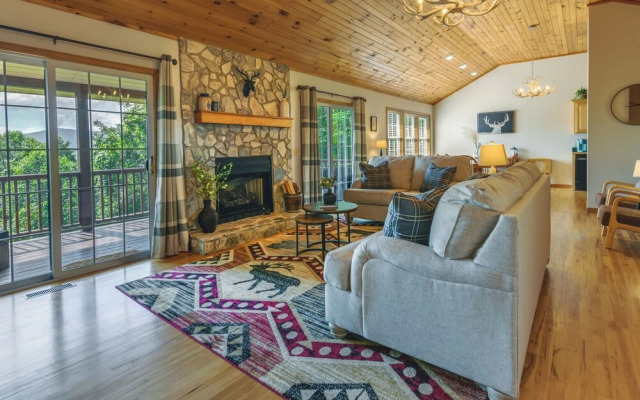 Maggie Valley Vacation Rental w/ Hot Tub