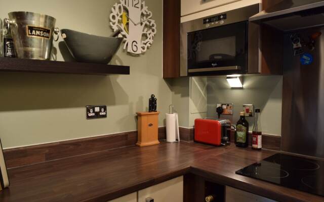 Modern 1 Bedroom Flat With Roof Terrace
